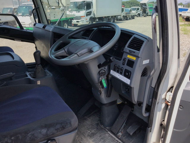 三菱ふそうファイターアルミウイング中型（4t）[写真34]