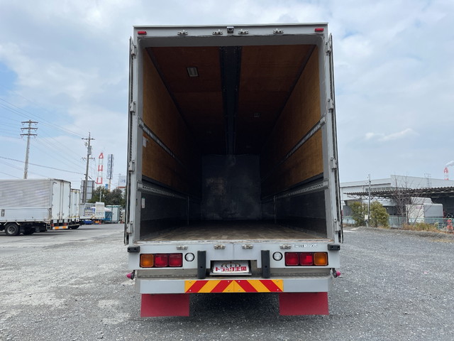 いすゞギガアルミウイング大型（10t）[写真10]