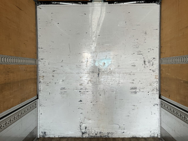 いすゞギガアルミウイング大型（10t）[写真13]