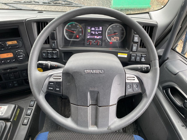 いすゞギガアルミウイング大型（10t）[写真30]