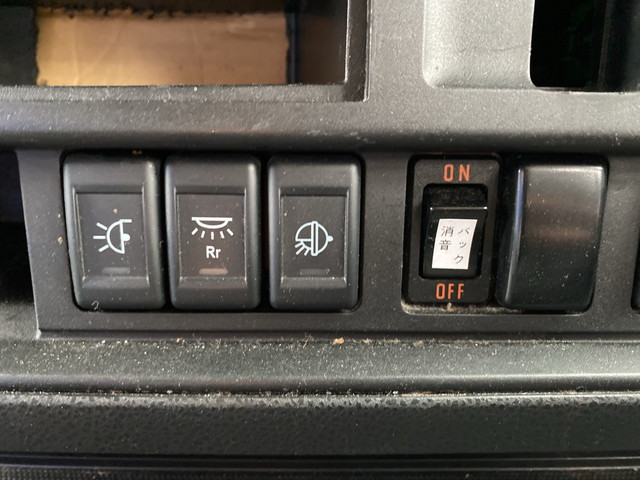 いすゞギガアルミウイング大型（10t）[写真34]