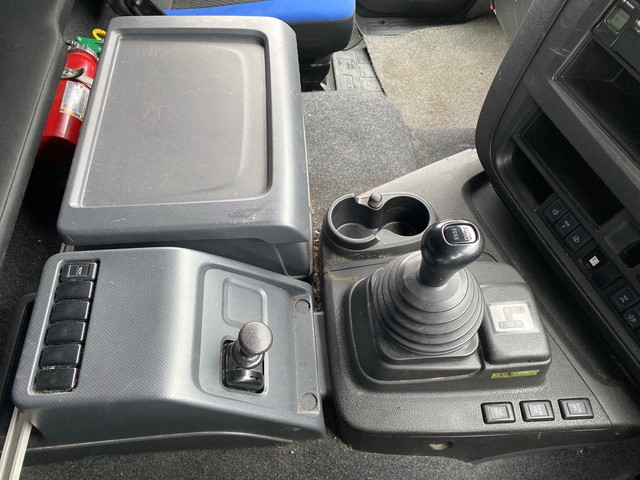 いすゞギガアルミウイング大型（10t）[写真36]