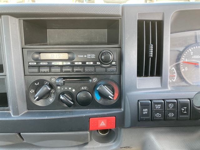 いすゞエルフ平ボディ小型（2t・3t）[写真17]