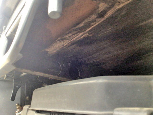 三菱ふそうキャンター平ボディ小型（2t・3t）[写真15]