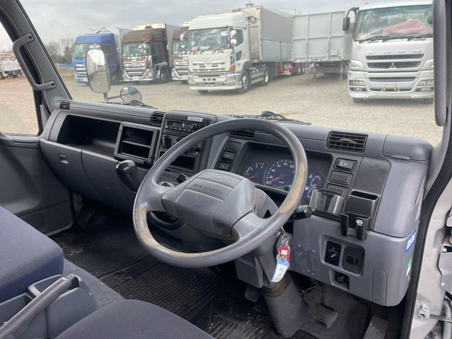 三菱ふそうキャンターアルミバン小型（2t・3t）[写真24]