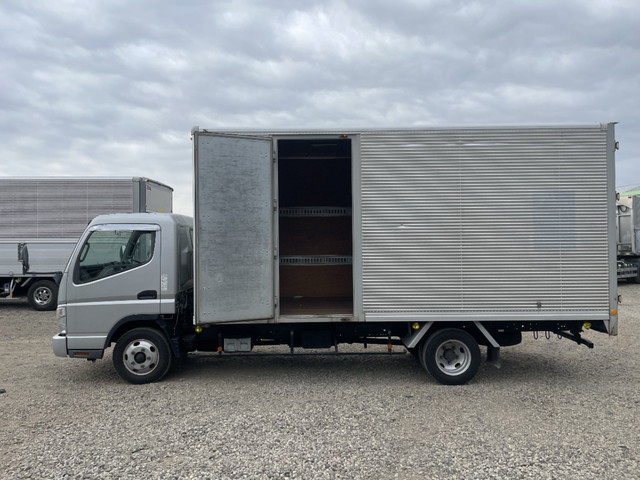 三菱ふそうキャンターアルミバン小型（2t・3t）[写真06]