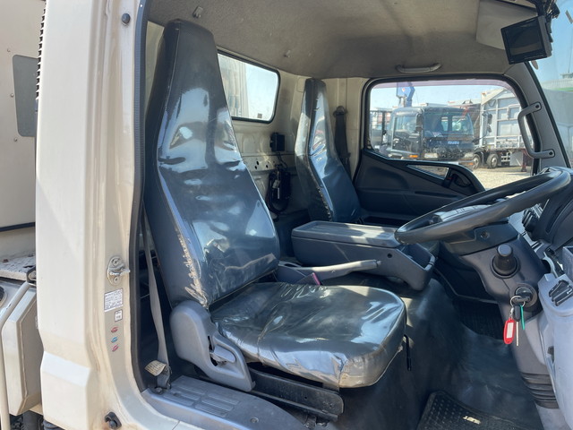 三菱ふそうキャンターパッカー車（塵芥車）小型（2t・3t）[写真26]