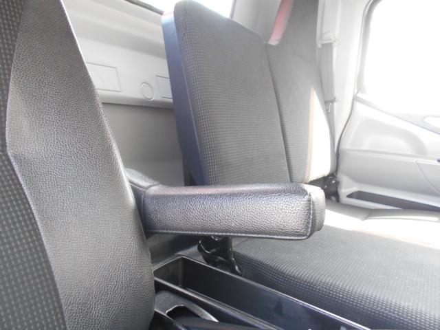 三菱ふそうキャンタークレーン4段小型（2t・3t）[写真30]