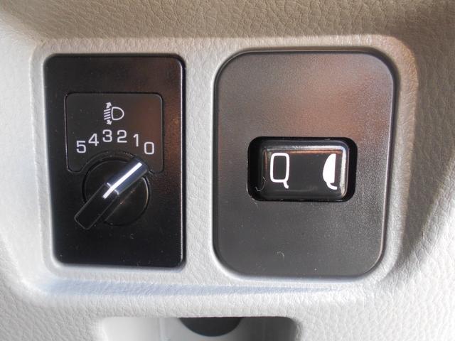 三菱ふそうキャンタークレーン4段小型（2t・3t）[写真38]