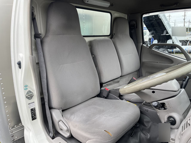 日野デュトロアルミバン小型（2t・3t）[写真14]