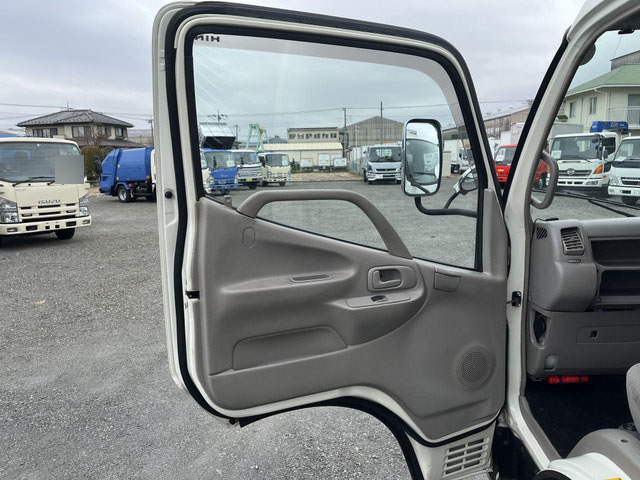 日野デュトロアルミバン小型（2t・3t）[写真35]