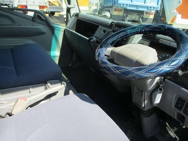 三菱ふそうキャンターセルフクレーン4段小型（2t・3t）[写真16]