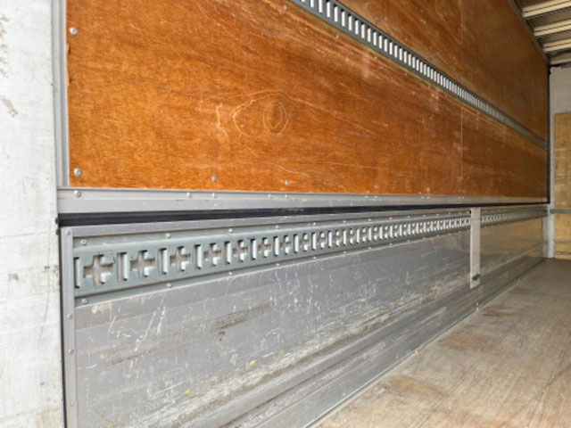 日野レンジャーアルミウイング中型（4t）[写真14]