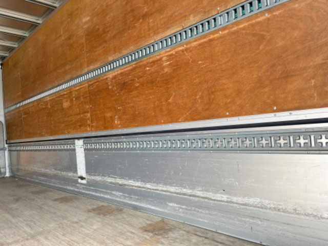 日野レンジャーアルミウイング中型（4t）[写真15]