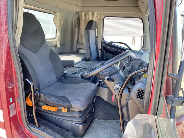 日野プロフィアトレーラーヘッド（トラクターヘッド）大型（10t）[写真35]