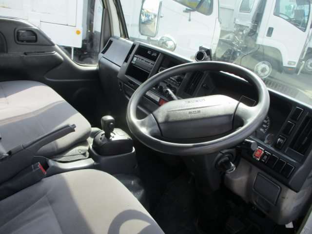 いすゞエルフダブルキャブ（Wキャブ）小型（2t・3t）[写真10]