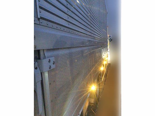 日野レンジャーアルミウイング中型（4t）[写真02]