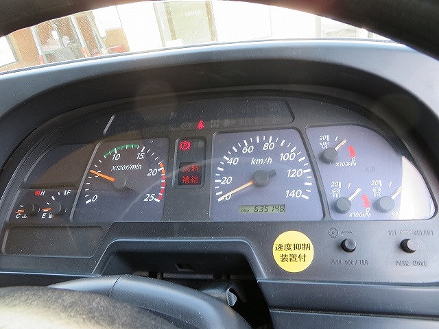 いすゞギガアルミブロック大型（10t）[写真11]