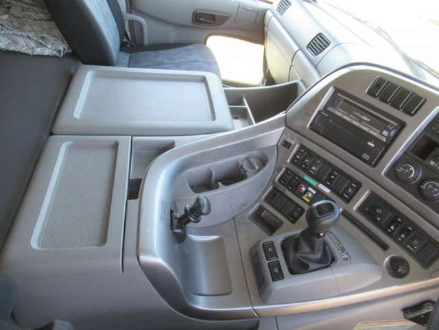 UDトラックスクオンダンプ大型（10t）[写真11]