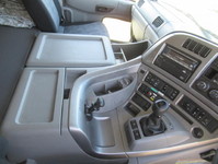 UDトラックスクオンダンプ大型（10t）[写真11]