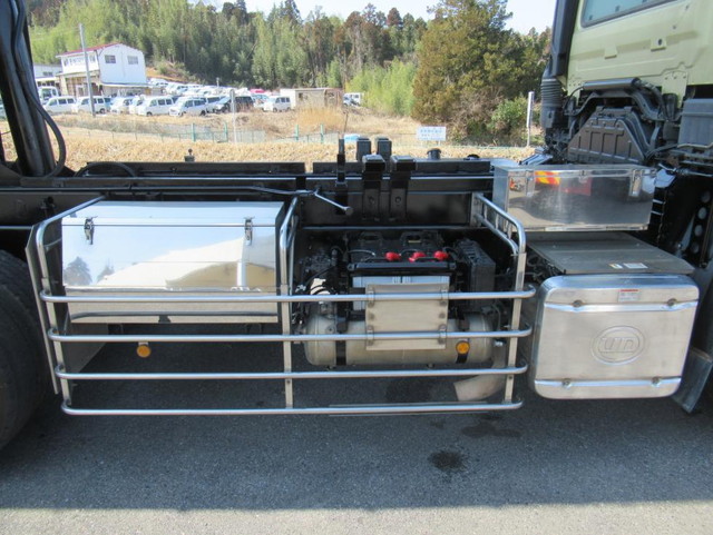 UDトラックスクオンダンプ大型（10t）[写真18]