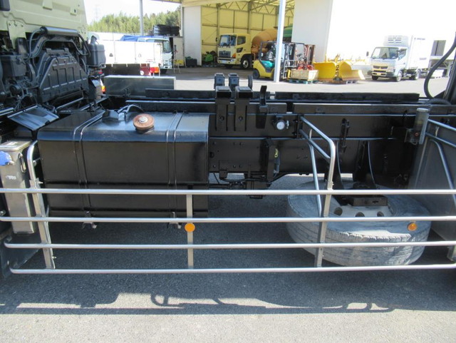 UDトラックスクオンダンプ大型（10t）[写真19]