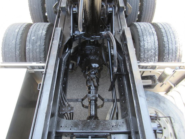 UDトラックスクオンダンプ大型（10t）[写真21]