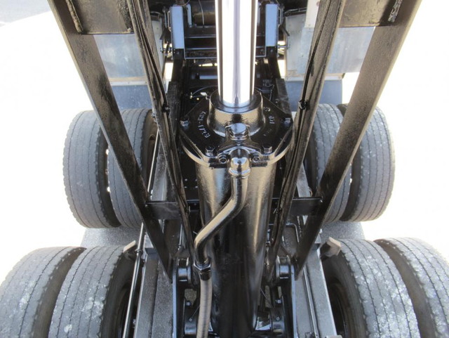 UDトラックスクオンダンプ大型（10t）[写真22]