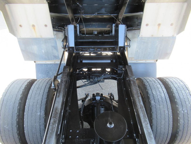 UDトラックスクオンダンプ大型（10t）[写真23]