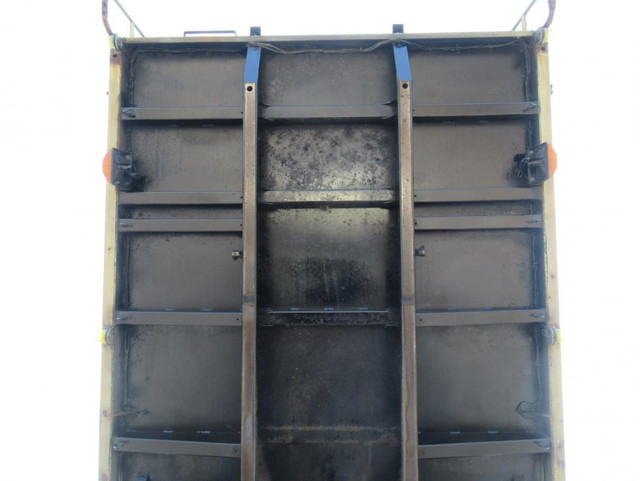 UDトラックスクオンダンプ大型（10t）[写真25]