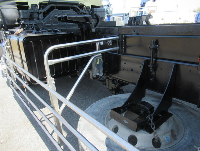 UDトラックスクオンダンプ大型（10t）[写真32]