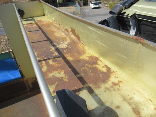 UDトラックスクオンダンプ大型（10t）[写真35]