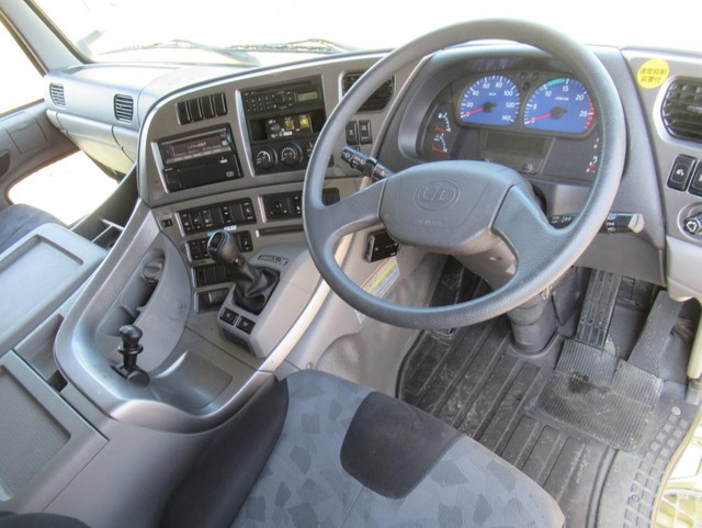 UDトラックスクオンダンプ大型（10t）[写真09]