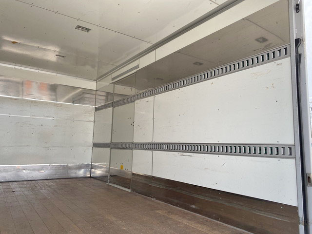 いすゞエルフアルミバン小型（2t・3t）[写真13]