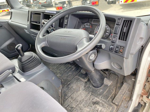 いすゞエルフアルミバン小型（2t・3t）[写真34]