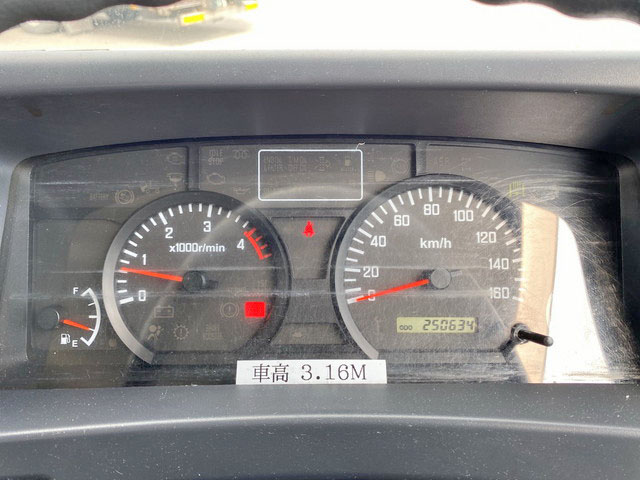 いすゞエルフアルミバン小型（2t・3t）[写真37]