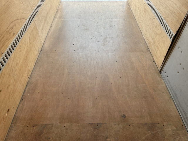 いすゞエルフアルミバン小型（2t・3t）[写真16]