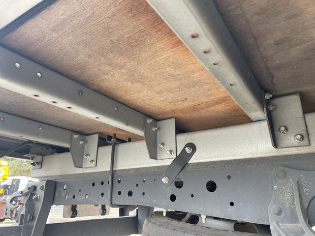 いすゞエルフアルミバン小型（2t・3t）[写真23]