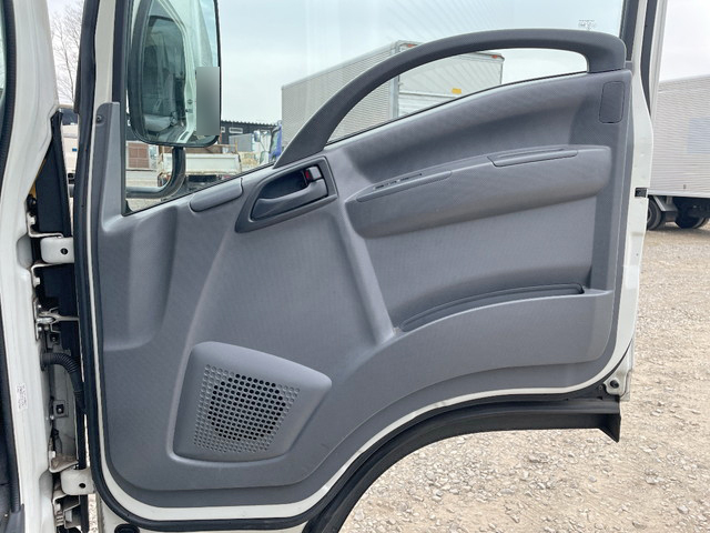 いすゞエルフアルミバン小型（2t・3t）[写真30]