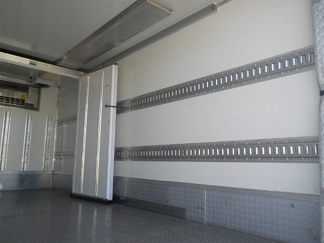 三菱ふそうキャンター冷凍車（冷蔵車）小型（2t・3t）[写真14]