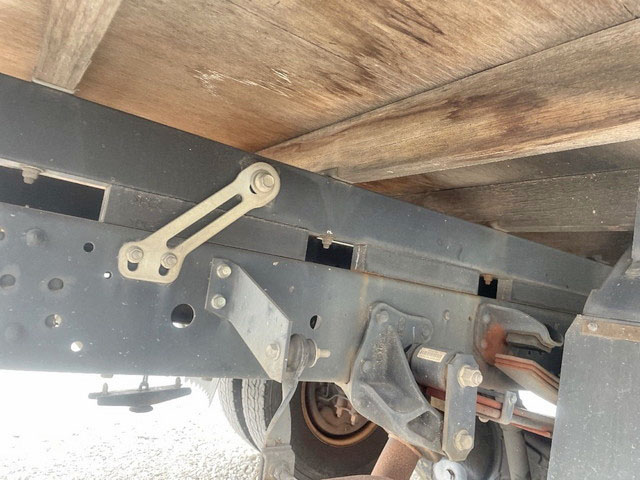 いすゞエルフ平ボディ小型（2t・3t）[写真16]