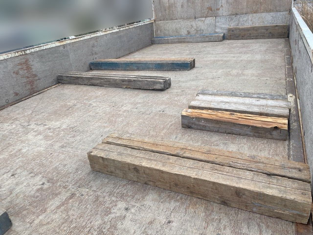 いすゞエルフ平ボディ小型（2t・3t）[写真07]