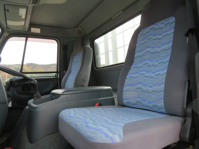 UDトラックスコンドル平ボディ中型（4t）[写真10]