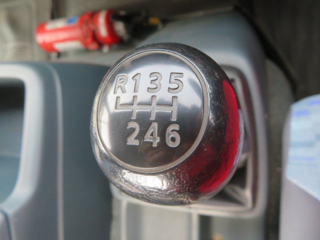 UDトラックスコンドル平ボディ中型（4t）[写真15]