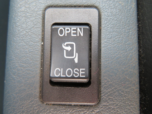 UDトラックスコンドル平ボディ中型（4t）[写真16]