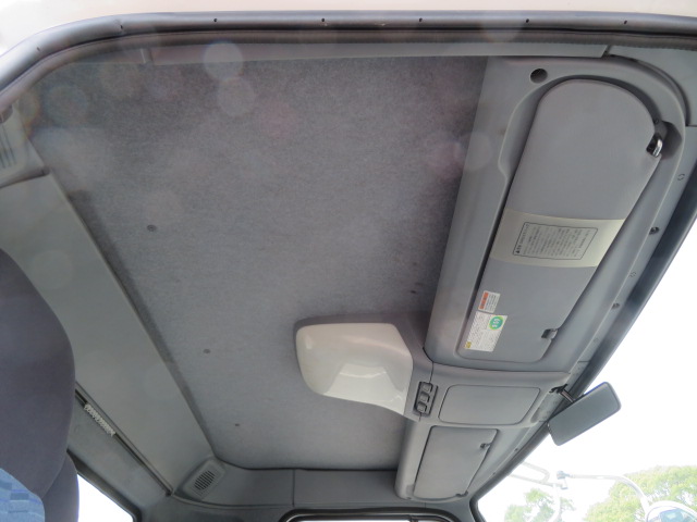 UDトラックスコンドル平ボディ中型（4t）[写真18]