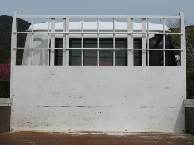 UDトラックスコンドル平ボディ中型（4t）[写真20]