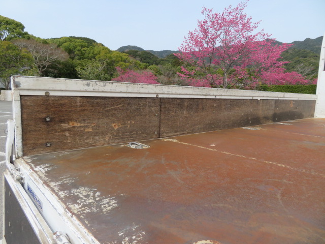 UDトラックスコンドル平ボディ中型（4t）[写真21]