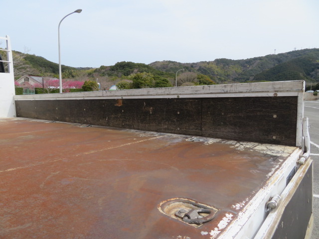 UDトラックスコンドル平ボディ中型（4t）[写真22]