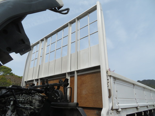 UDトラックスコンドル平ボディ中型（4t）[写真25]